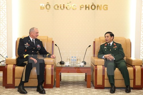 Vietnam, US boost defense ties - ảnh 1